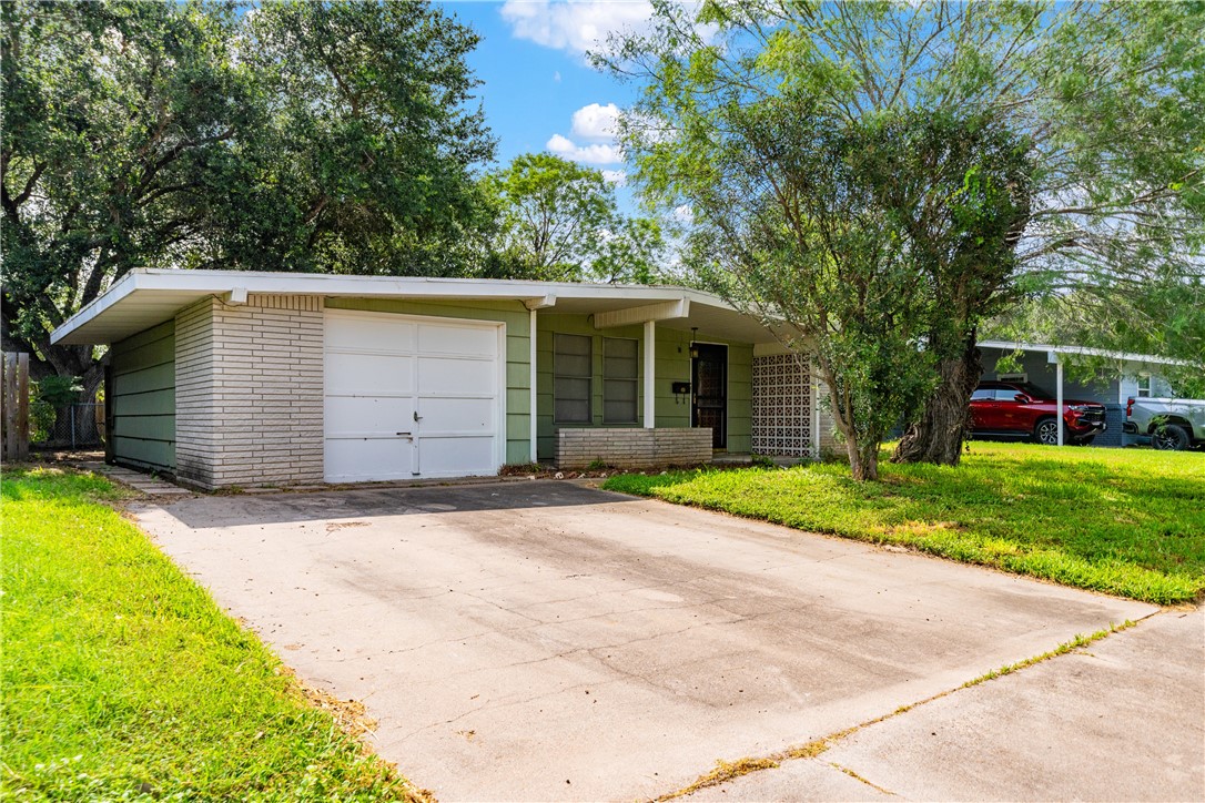 734 Santa Elena Dr Property Photo 3