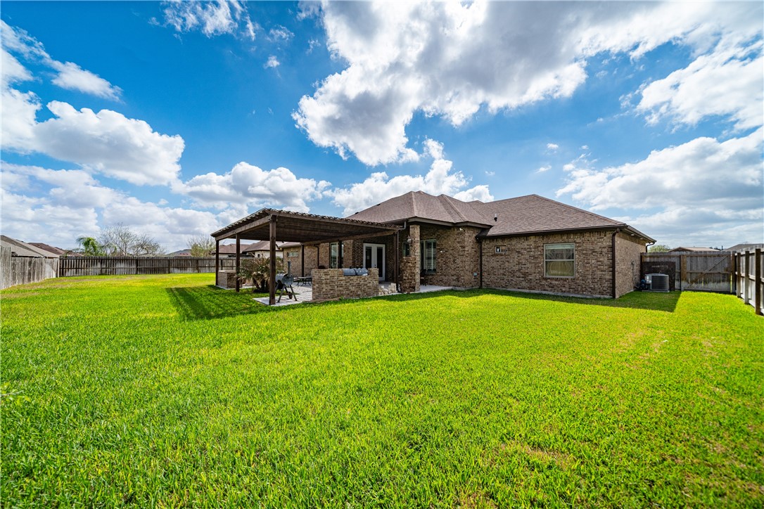 1864 The Grand Dr Property Photo 31