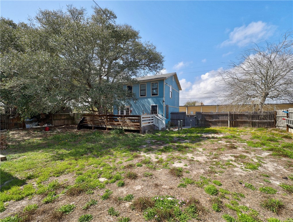 330 S Saunders St Property Photo 4