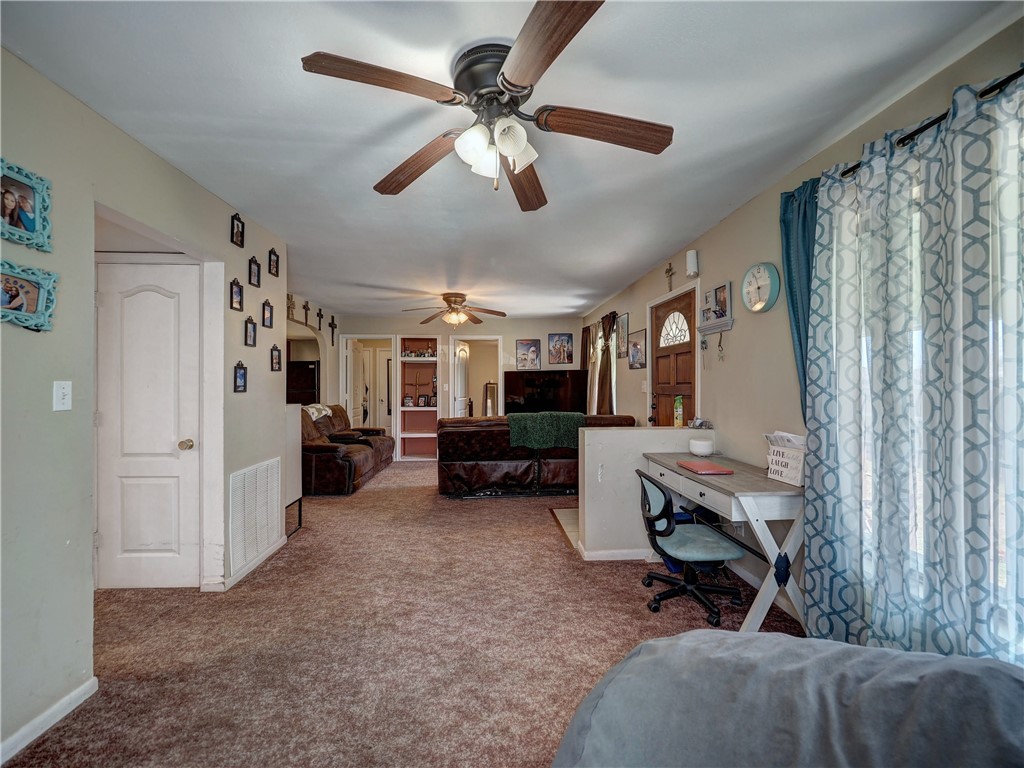 330 S Saunders St Property Photo 11