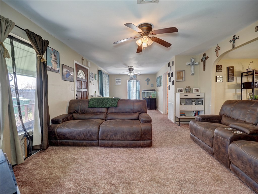 330 S Saunders St Property Photo 13
