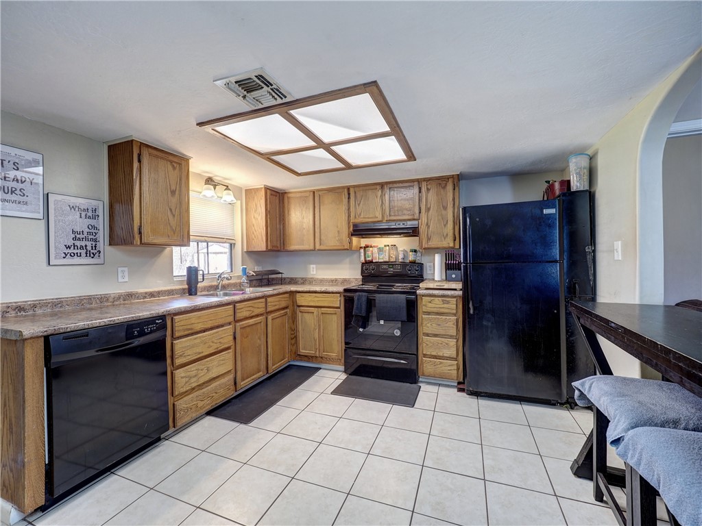 330 S Saunders St Property Photo 16