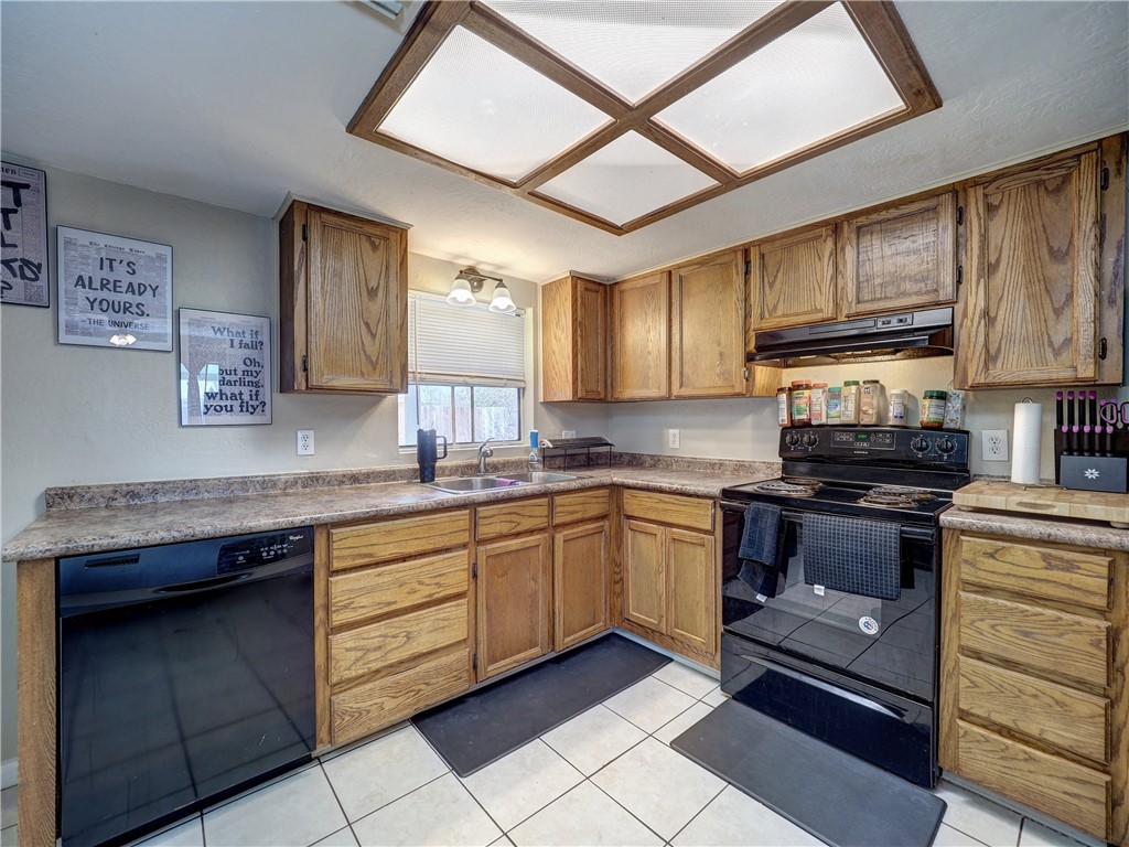 330 S Saunders St Property Photo 17