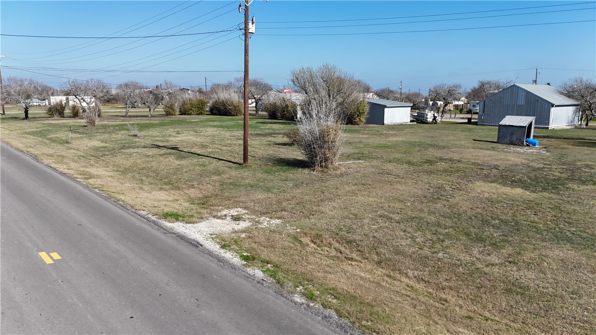 628 Third St Property Photo 3