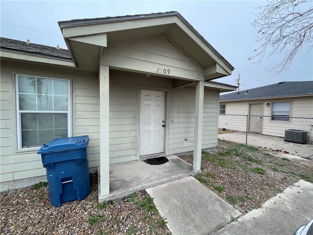 2109 Breezeway Property Photo 1