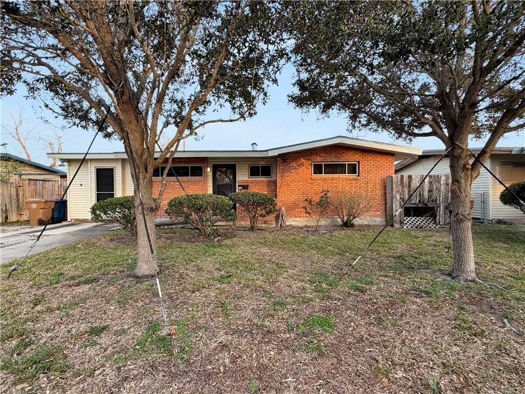 1142 Clare Dr Property Photo 1