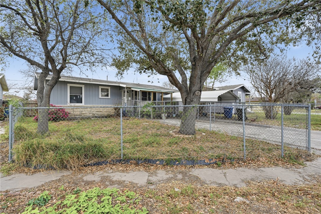 1006 Vernon Dr Property Photo 2