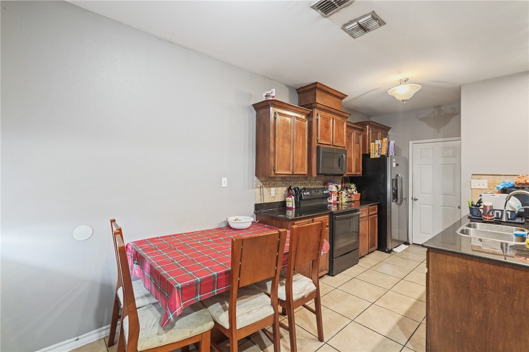 2913 Dante Dr Property Photo 4