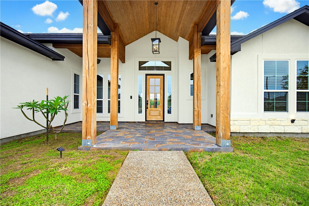 5426 Legends Dr Property Photo 1