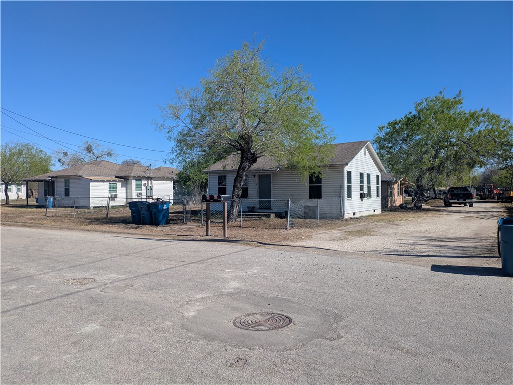 319 S Nueces St Property Photo 2