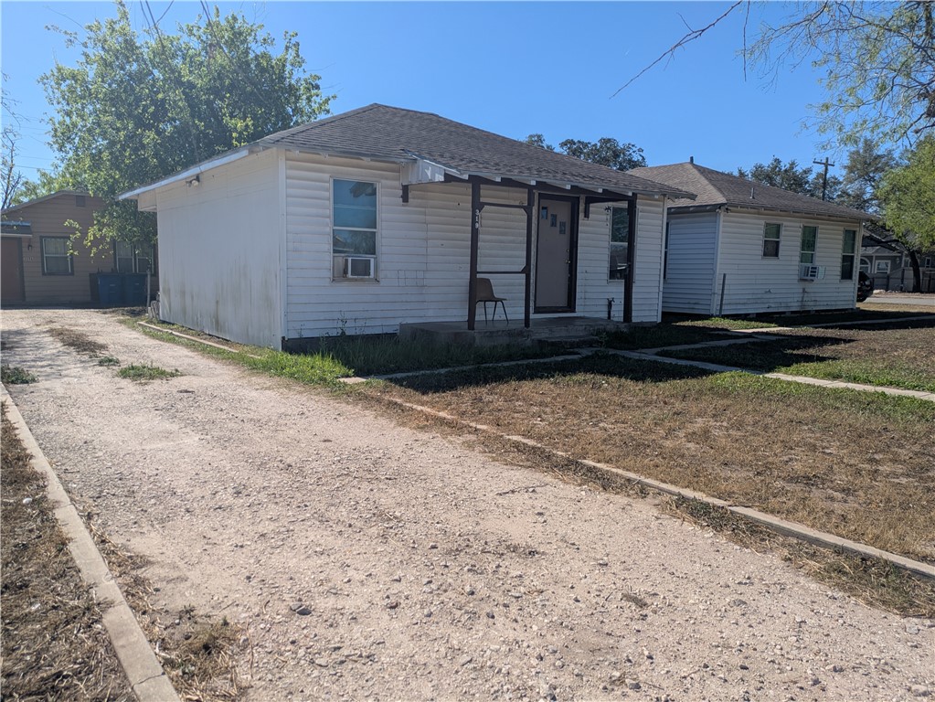 319 S Nueces St Property Photo 3