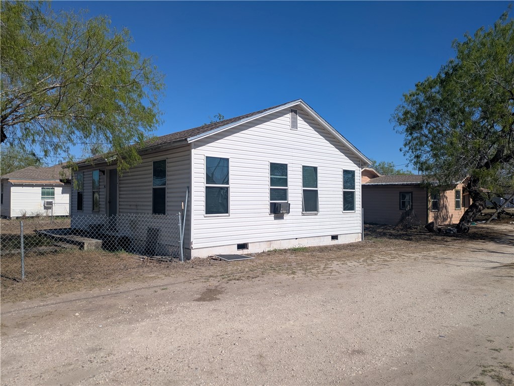 319 S Nueces St Property Photo 4