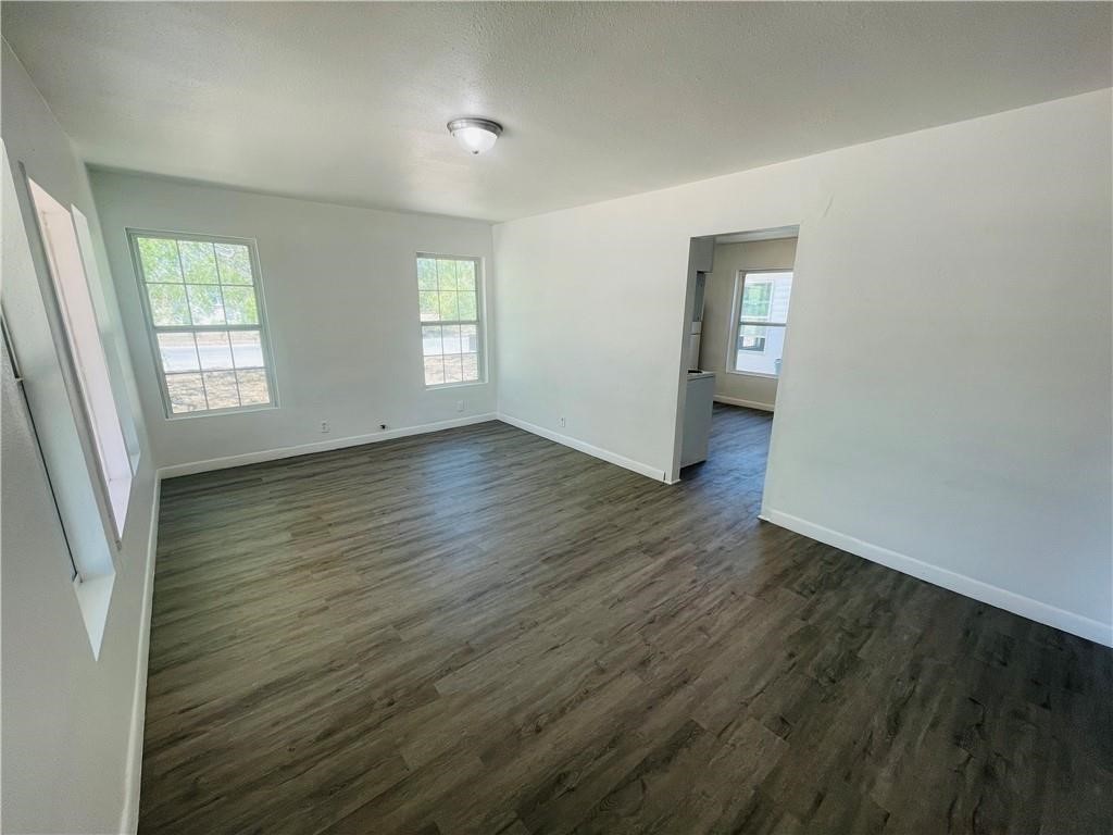 319 S Nueces St Property Photo 9