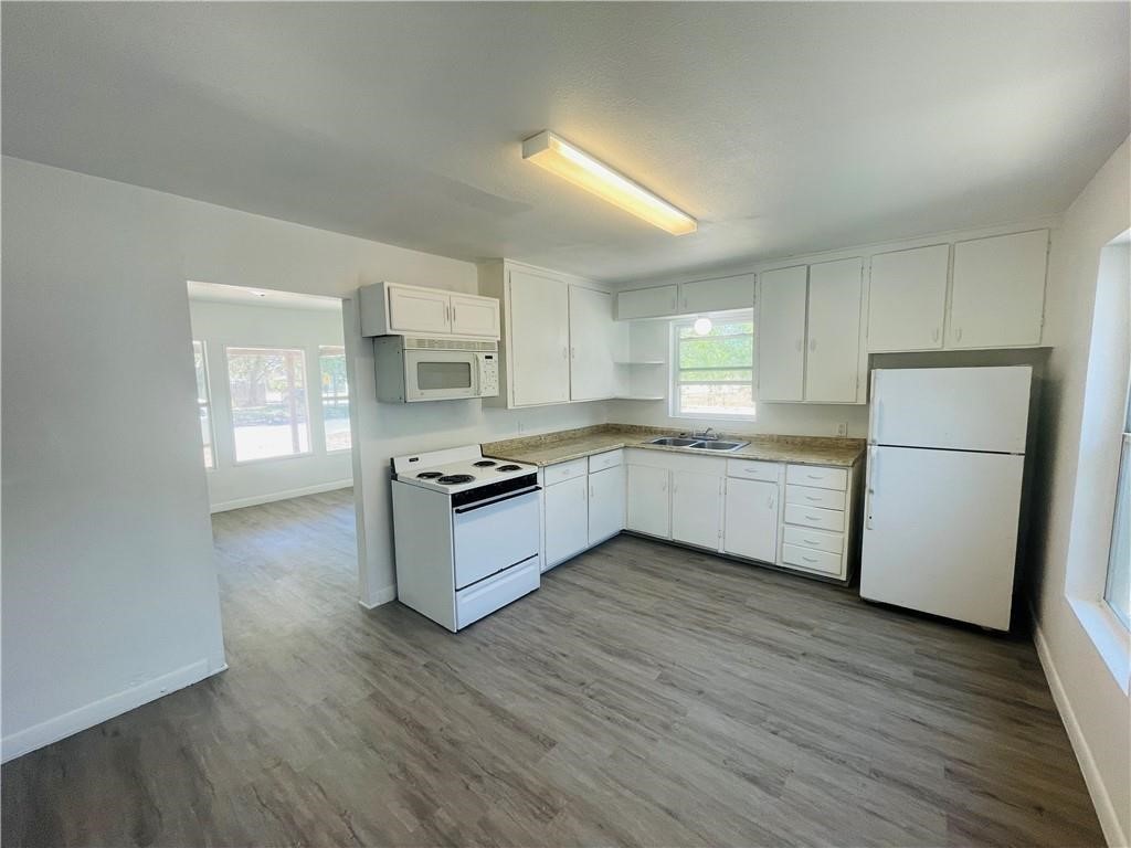 319 S Nueces St Property Photo 10