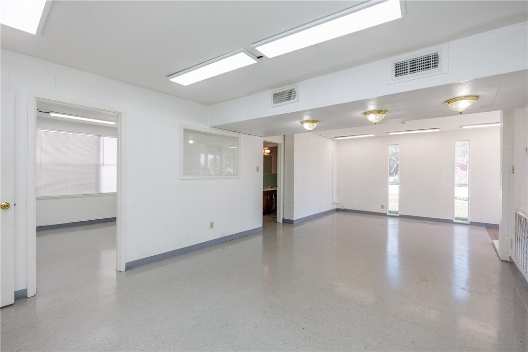 516 S San Patricio St Property Photo 8