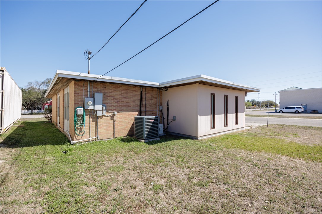 516 S San Patricio St Property Photo 27