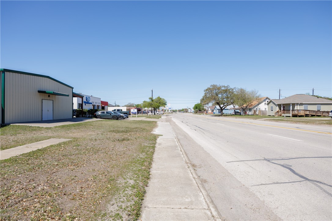 516 S San Patricio St Property Photo 30