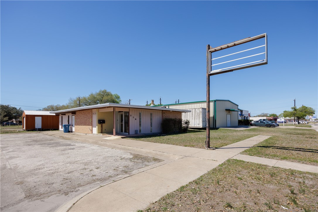 516 S San Patricio St Property Photo 32