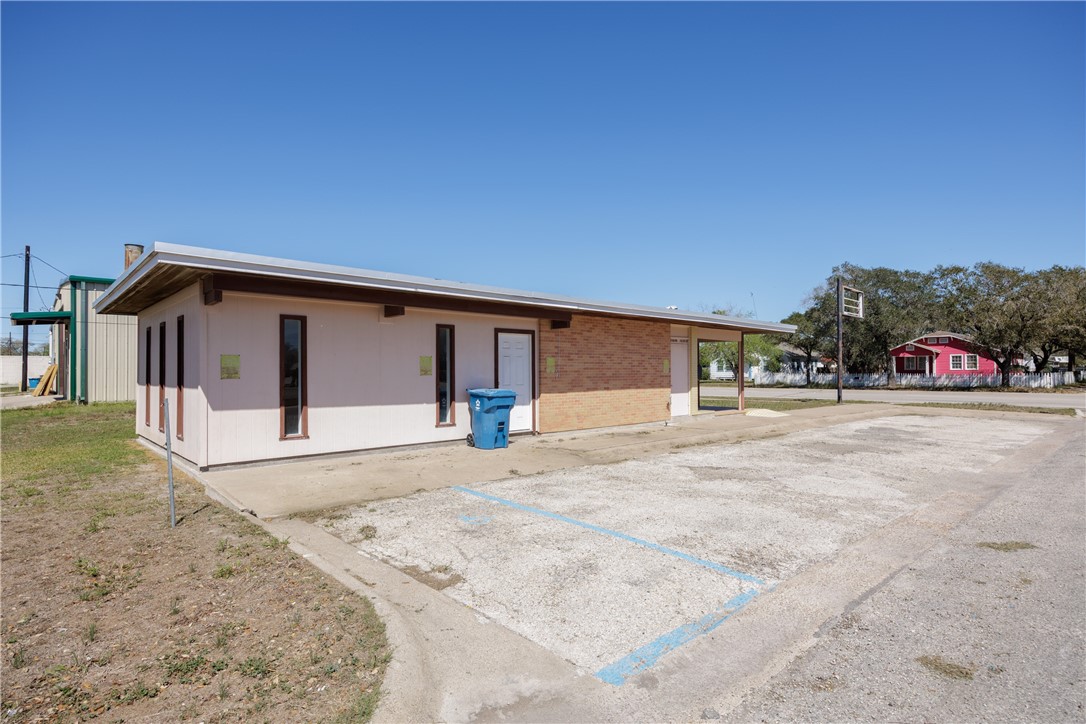 516 S San Patricio St Property Photo 34