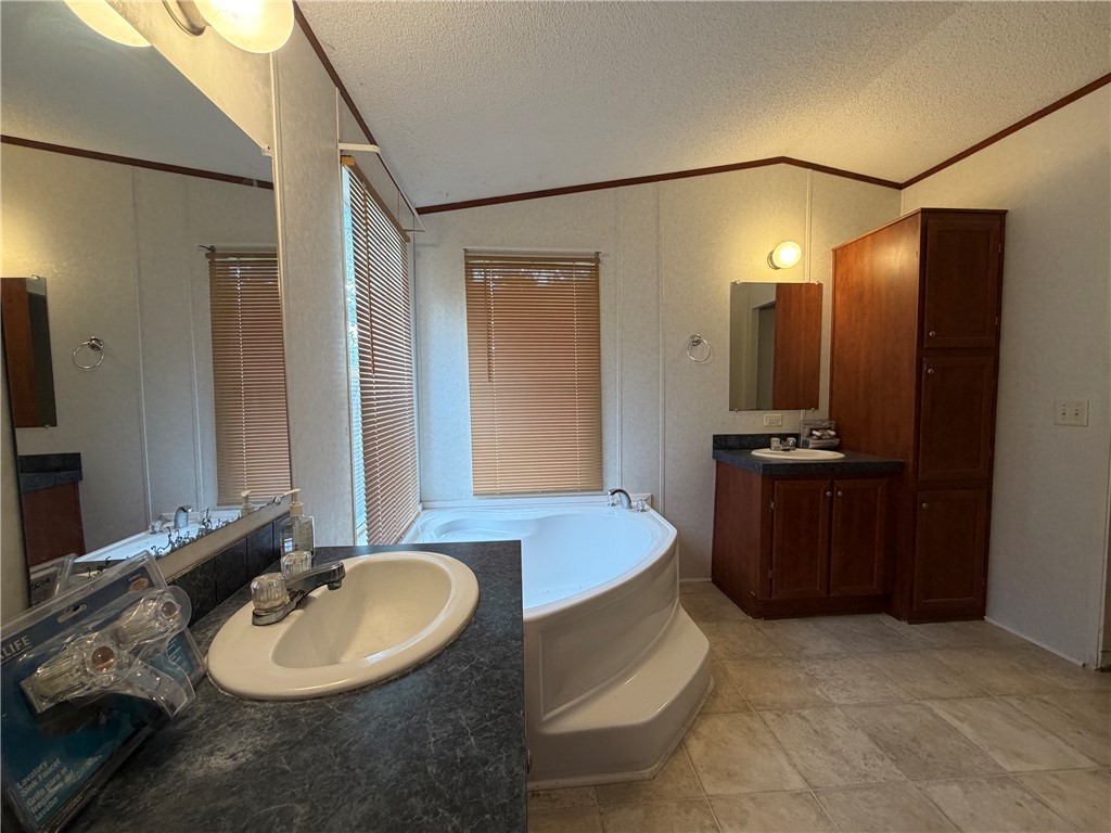 388 County Road 1341 Property Photo 7