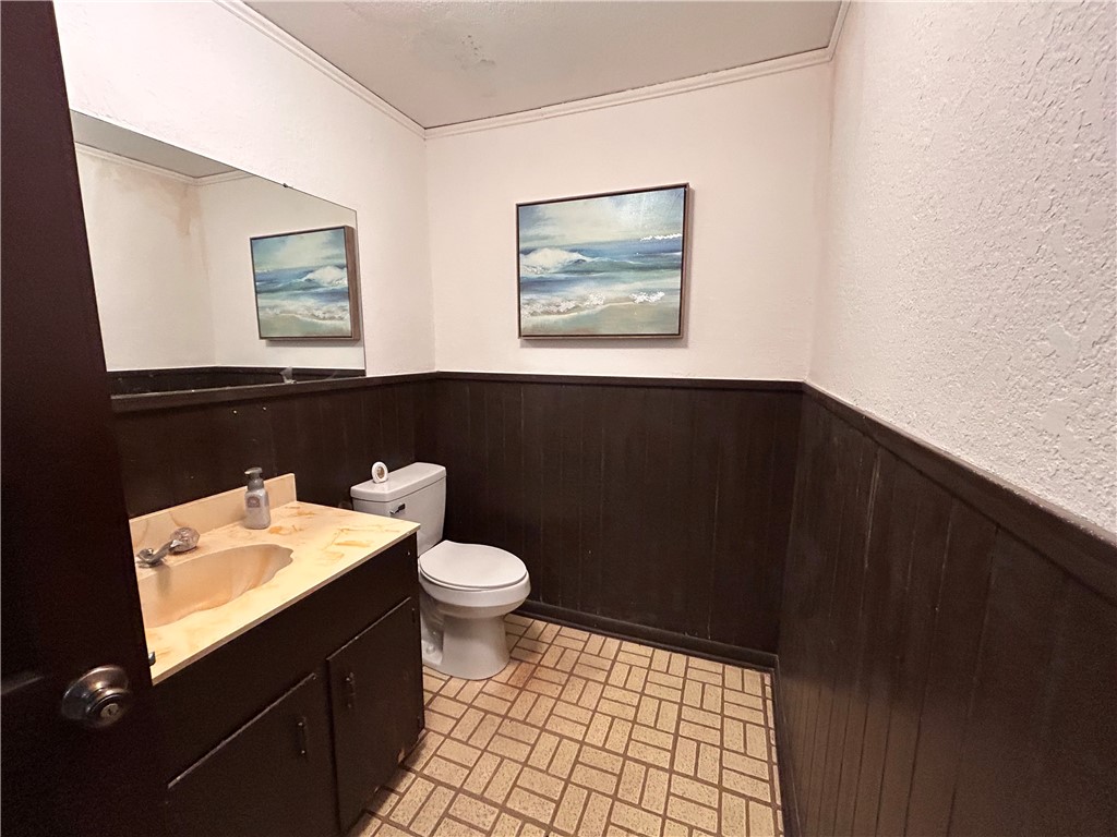 120 Green Ave Property Photo 14