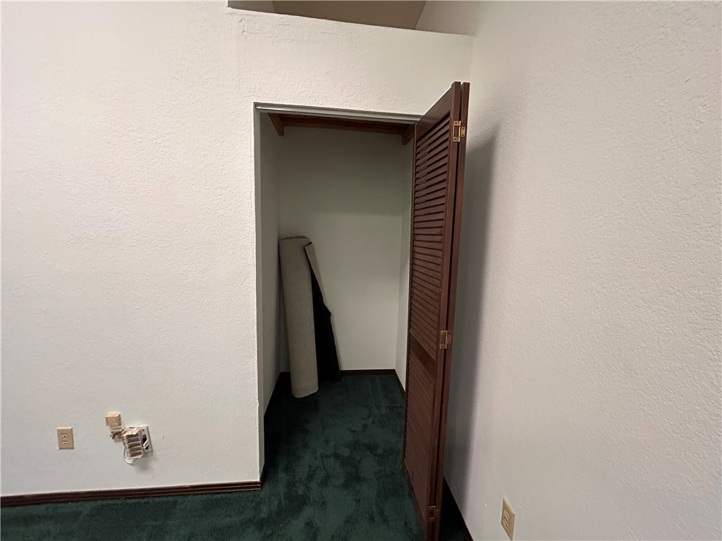 120 Green Ave Property Photo 16