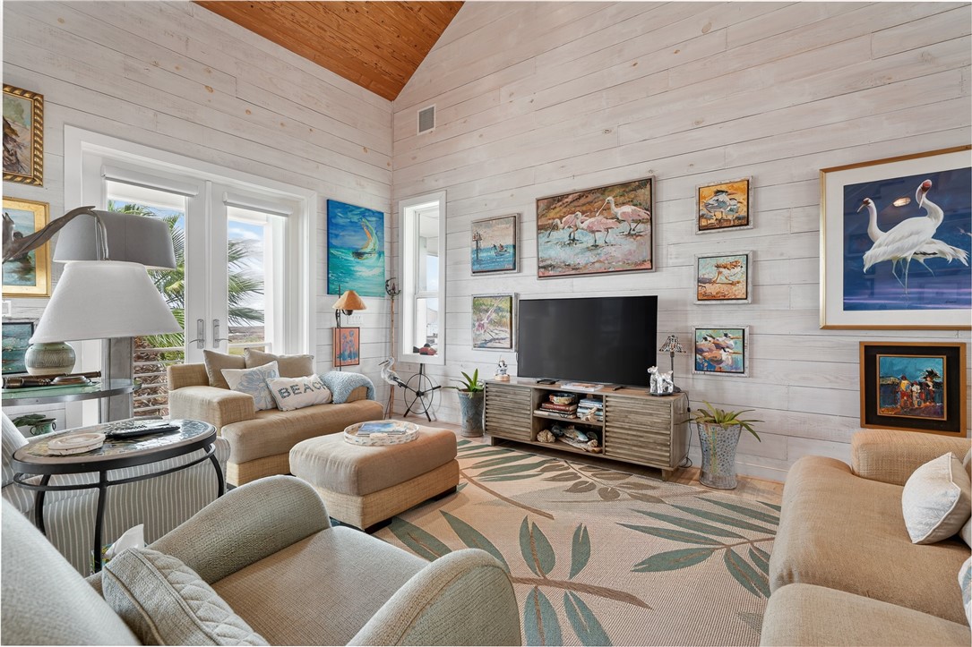 33 Lake Shore Property Photo 10