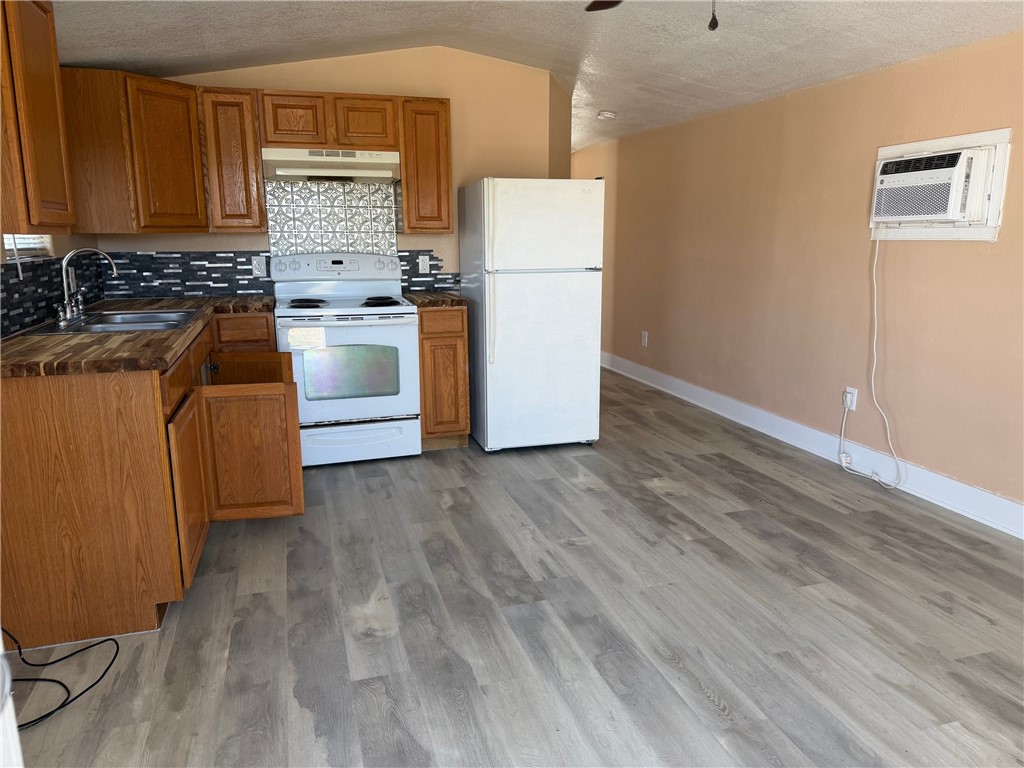 609 W Liberty St 5 Property Photo 3