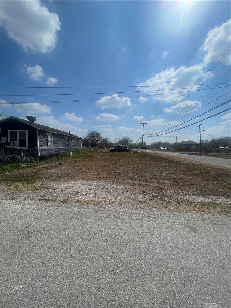 1040 Nebraska St Property Photo 1