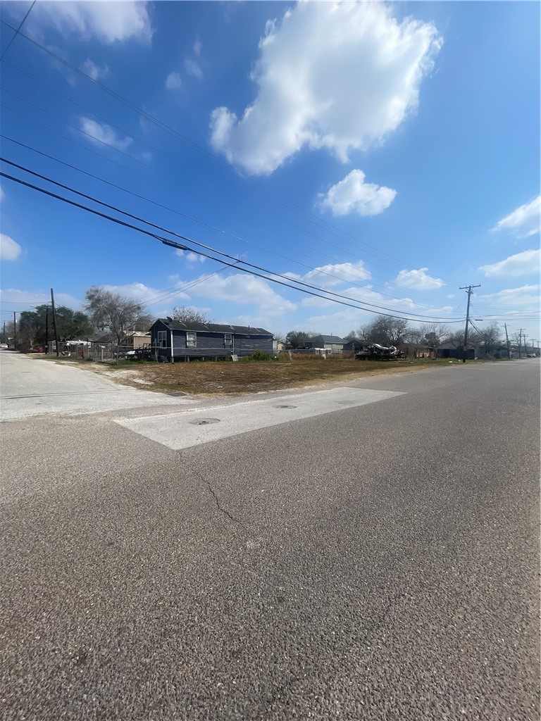 1040 Nebraska St Property Photo 2