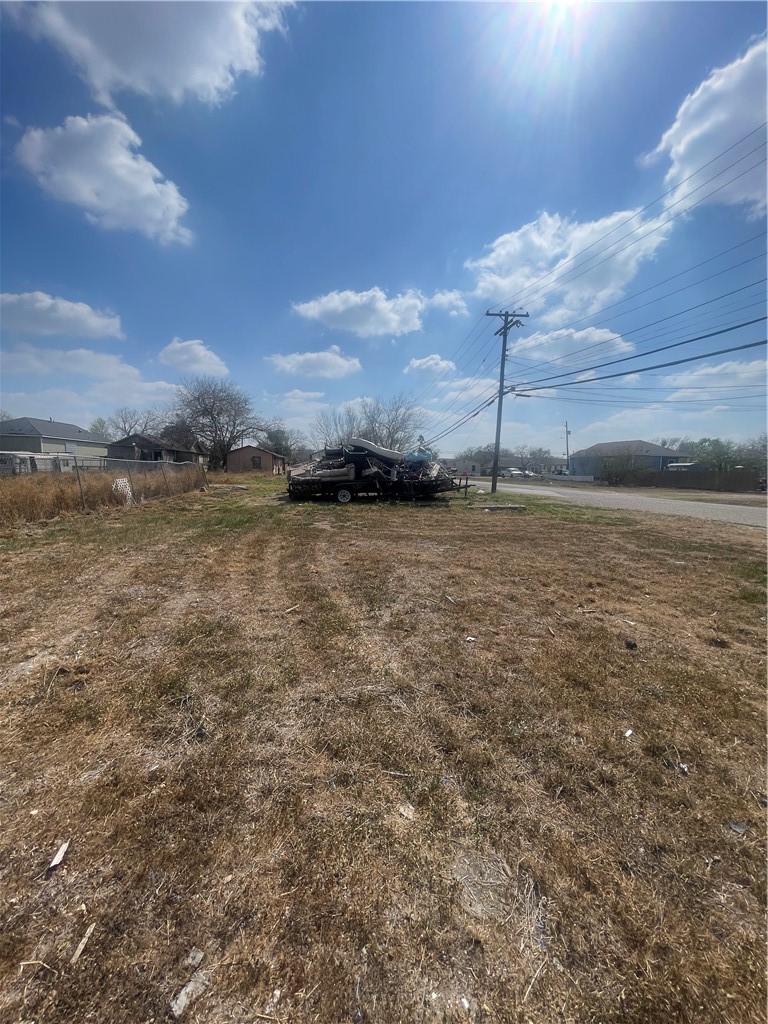 1040 Nebraska St Property Photo 3