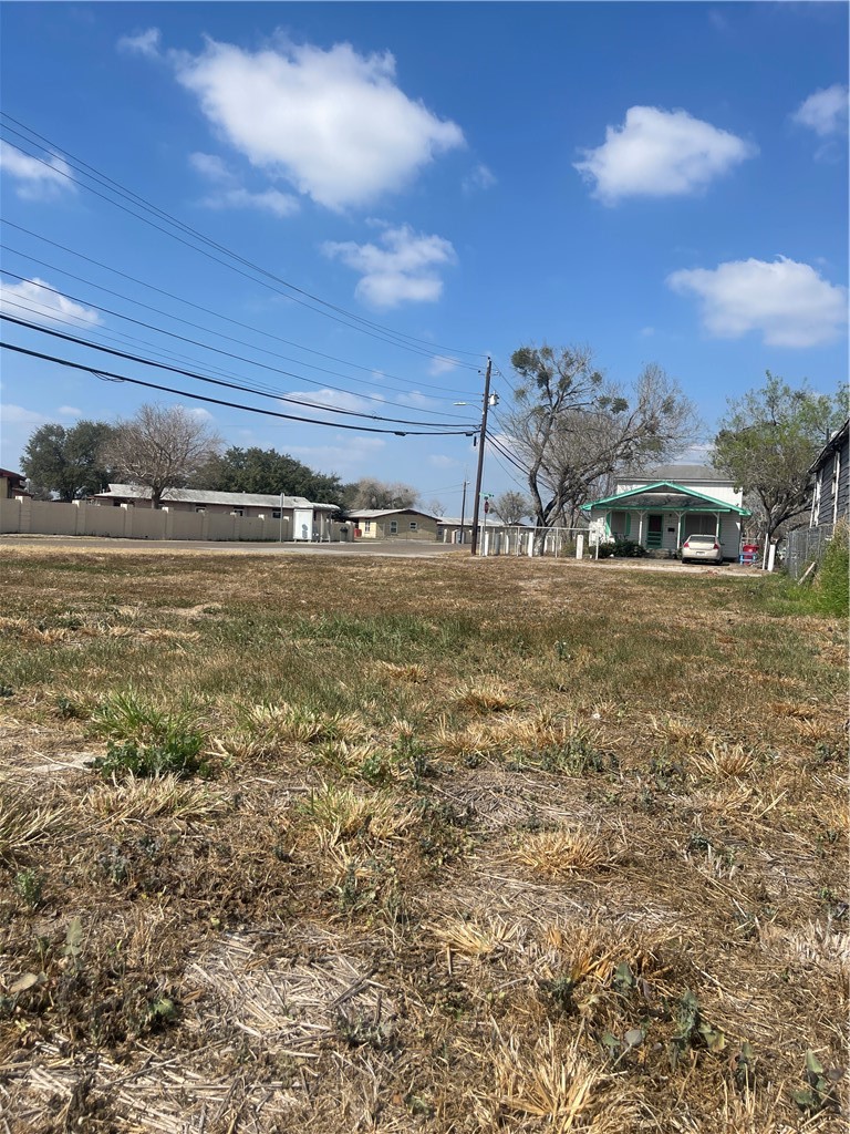 1040 Nebraska St Property Photo 4