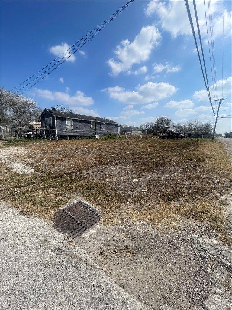 1040 Nebraska St Property Photo 5
