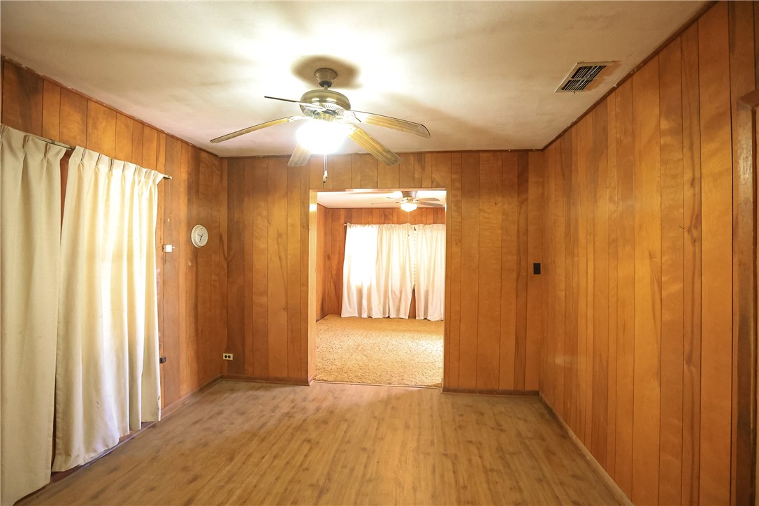 305 N Perez Property Photo 4