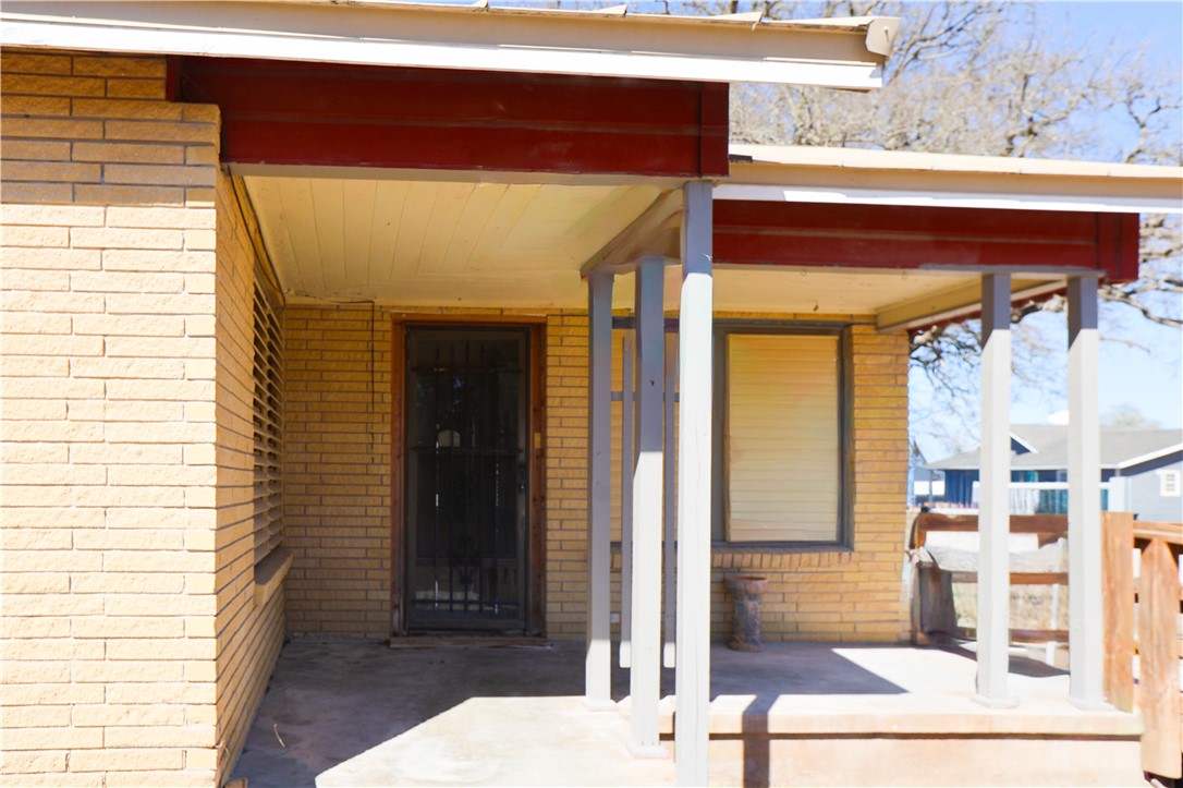 305 N Perez Property Photo 12