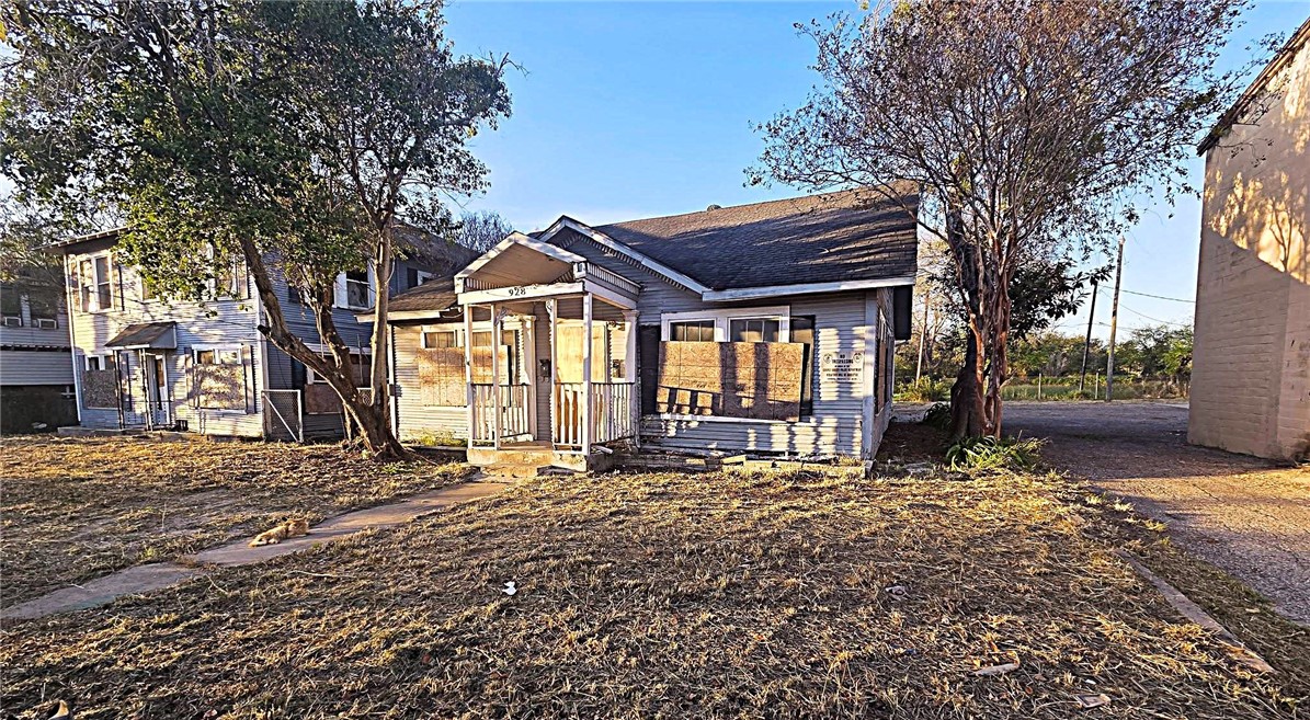 928 Park Ave Property Photo 1