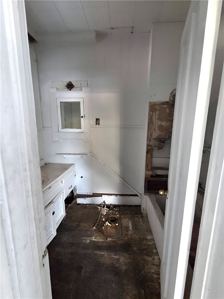 1000 Park Ave Property Photo 4