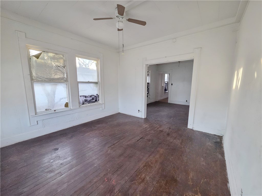 1000 Park Ave Property Photo 7
