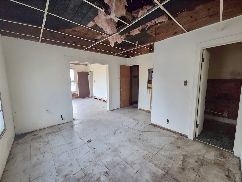 1000 Park Ave Property Photo 10