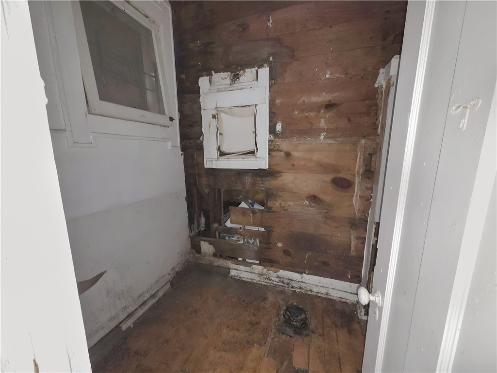 1000 Park Ave Property Photo 11