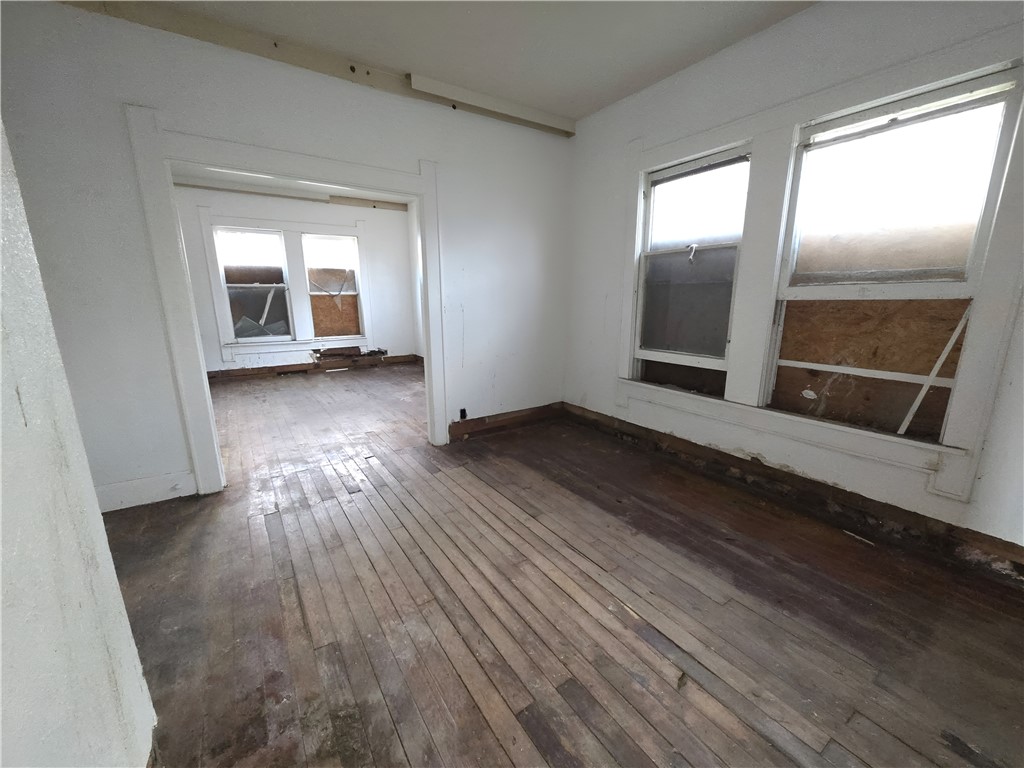 1000 Park Ave Property Photo 12