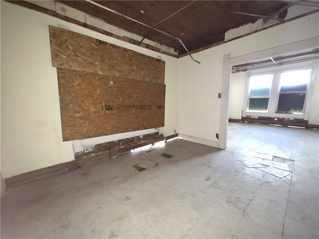 1000 Park Ave Property Photo 13