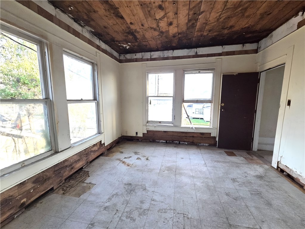 1000 Park Ave Property Photo 15