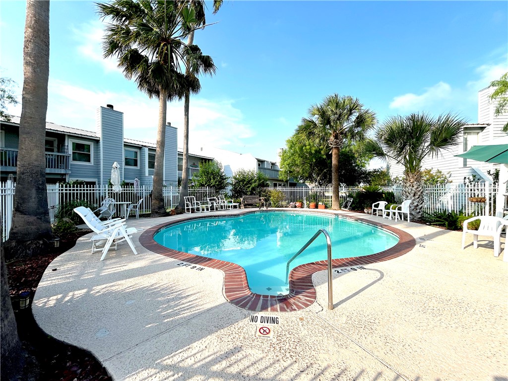 840 Cliff Dr 4 Property Photo 4