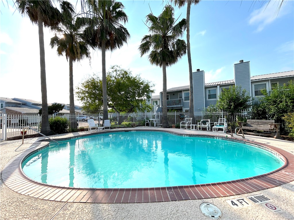840 Cliff Dr 4 Property Photo 5