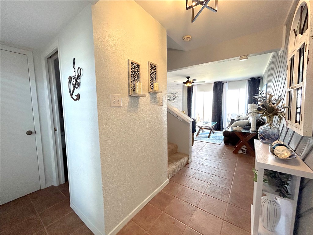 840 Cliff Dr 4 Property Photo 6