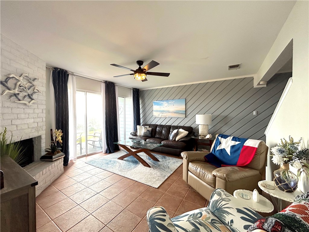 840 Cliff Dr 4 Property Photo 9
