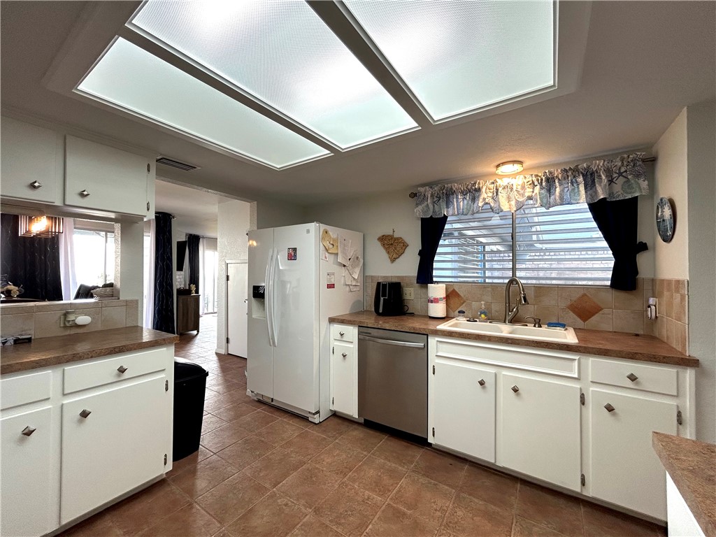 840 Cliff Dr 4 Property Photo 13