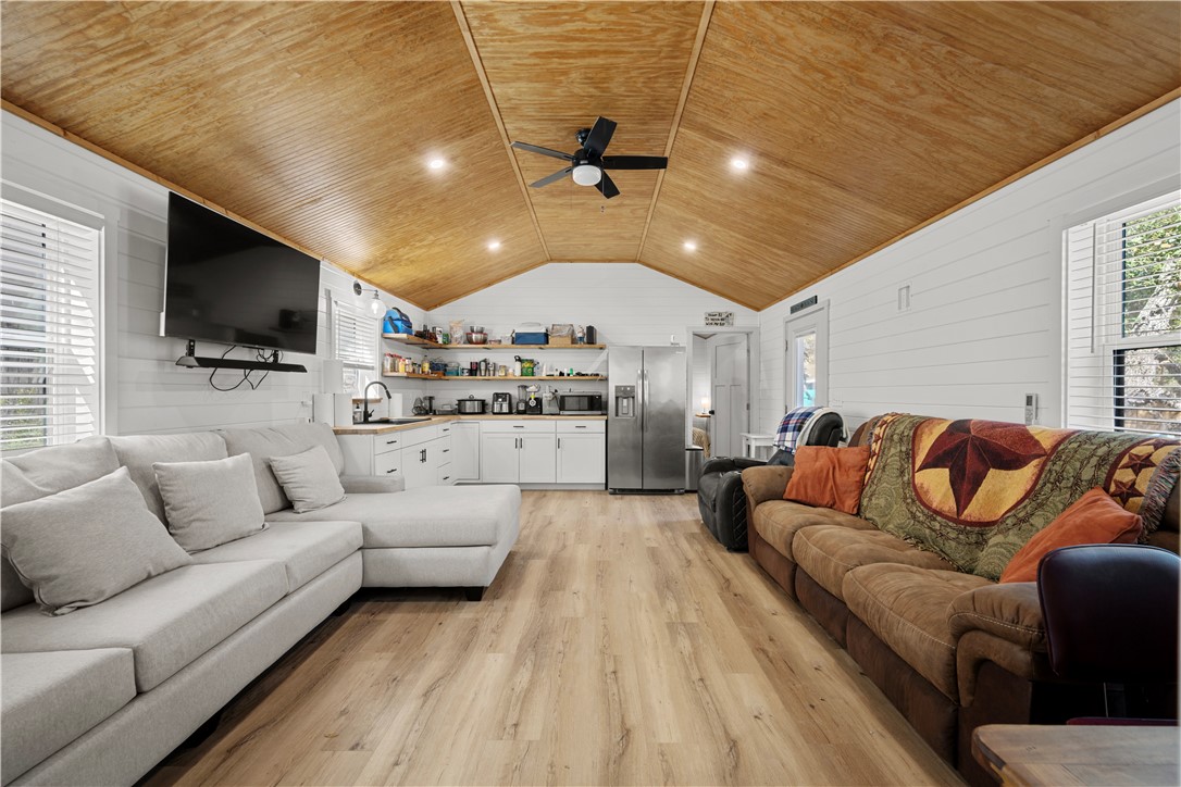 507 Steart St Property Photo 4