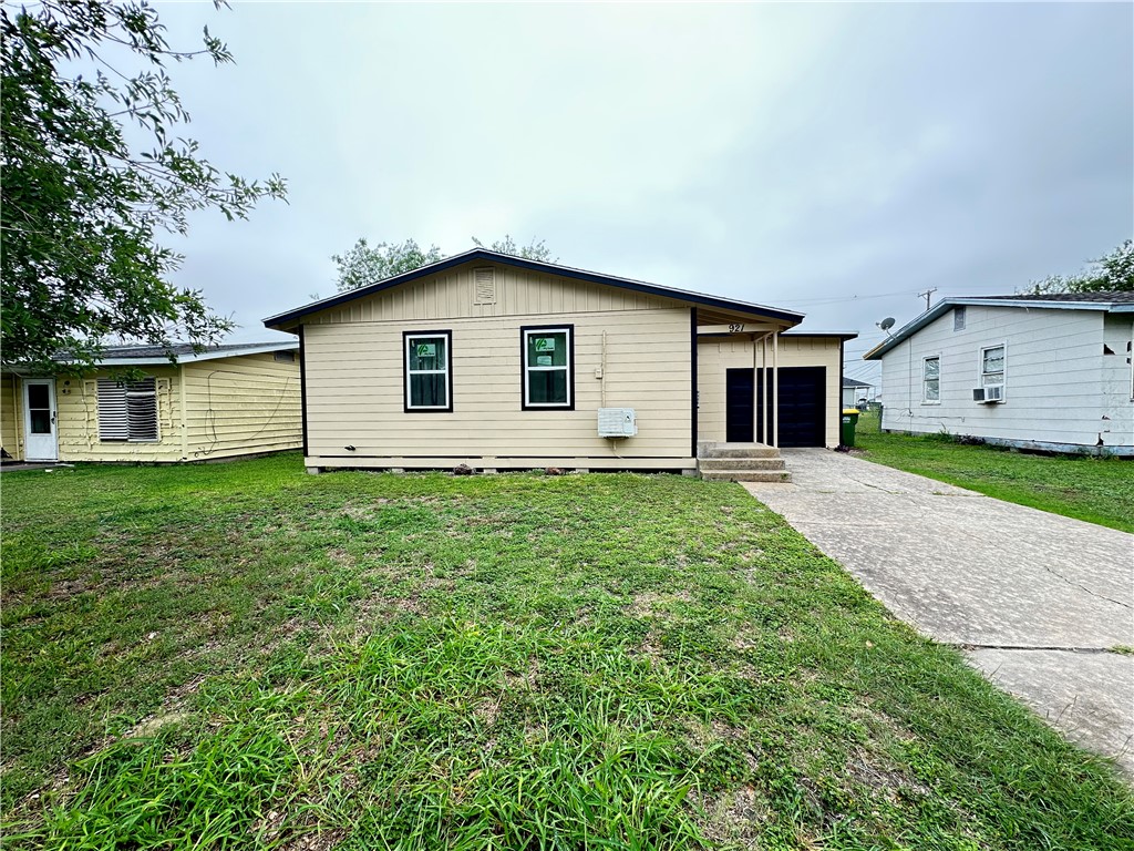 921 Oak St Property Photo 1